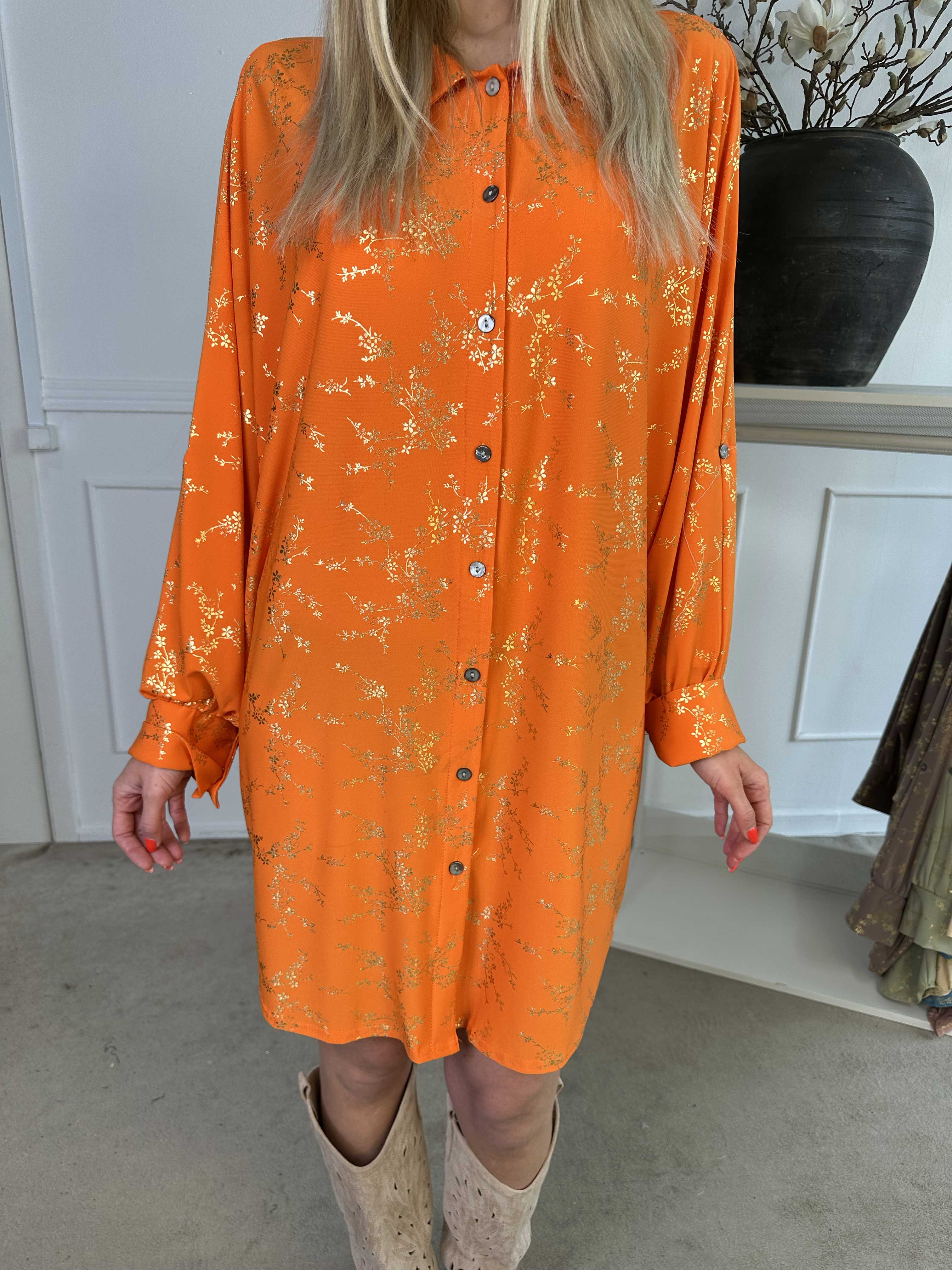 Mia Gold - Elastisk skjortekjole med gulddetaljer